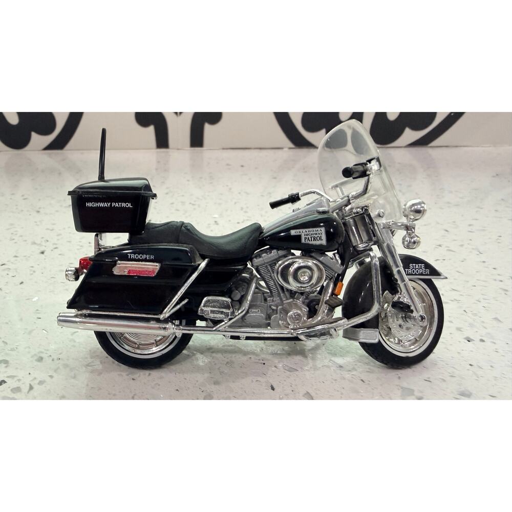 Maisto 1:18 2002 Harley Davidson FLHRSEI CVO Road King Purple Flames Diecast - Picture 7 of 9